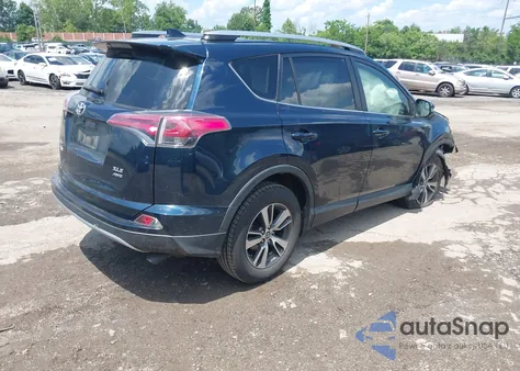 2017 Toyota Rav4 Xle z USA, uszkodzony, nr VIN JTMRFREV7HJ119085